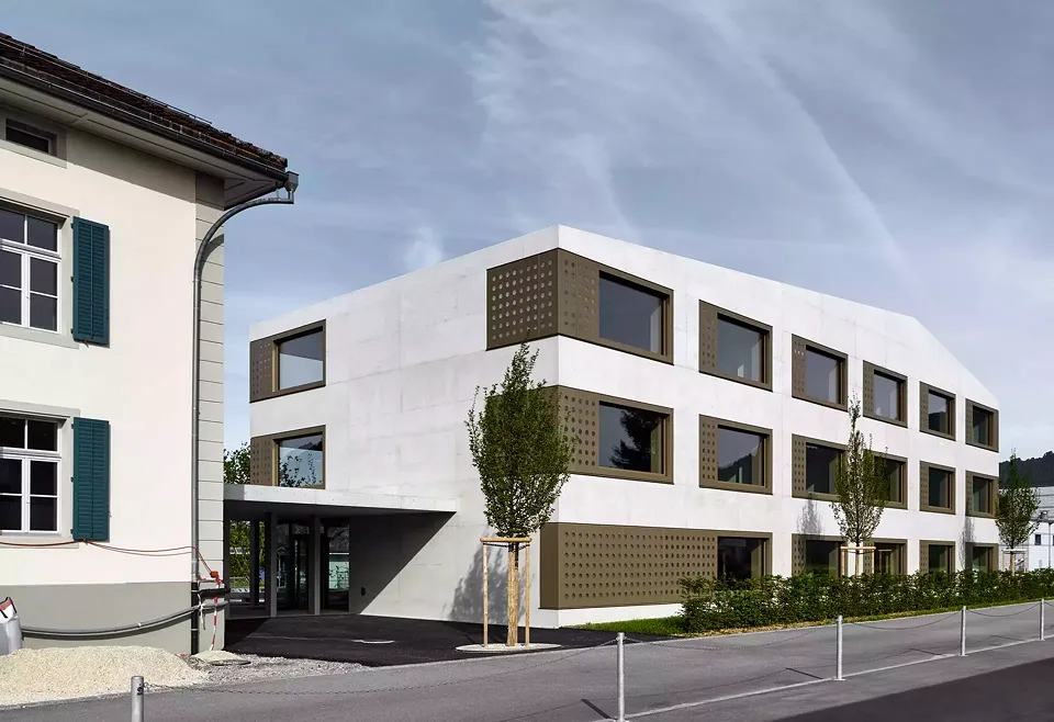 Ansicht von Osten mit Altbau