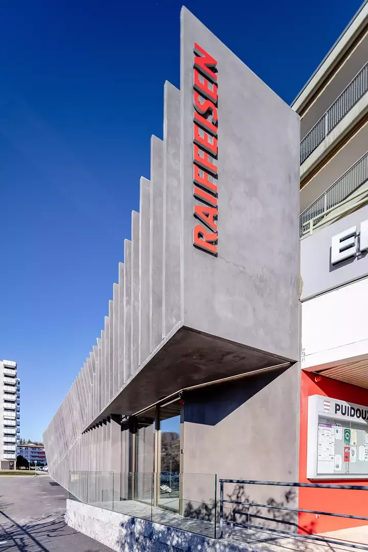 Entrée de la banque