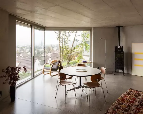 Wohnzimmer mit Stadtsicht