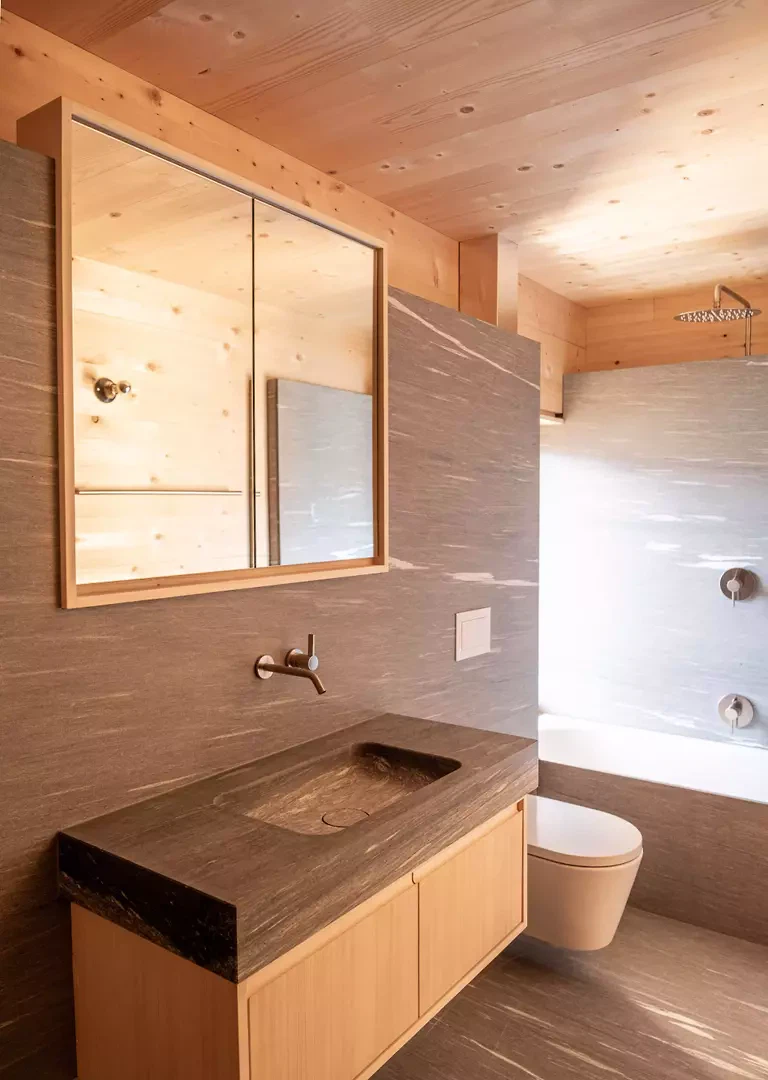 Badezimmer mit Valser Stein