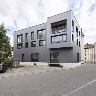 Reconversion et surélévation d'un immeuble résidentiel et commercial Paradiesstrasse