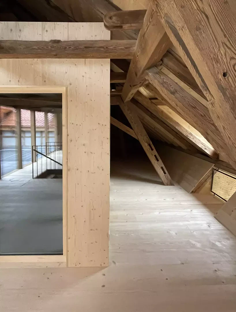 Dachgeschossausbau mit drei Loft-Wohnungen