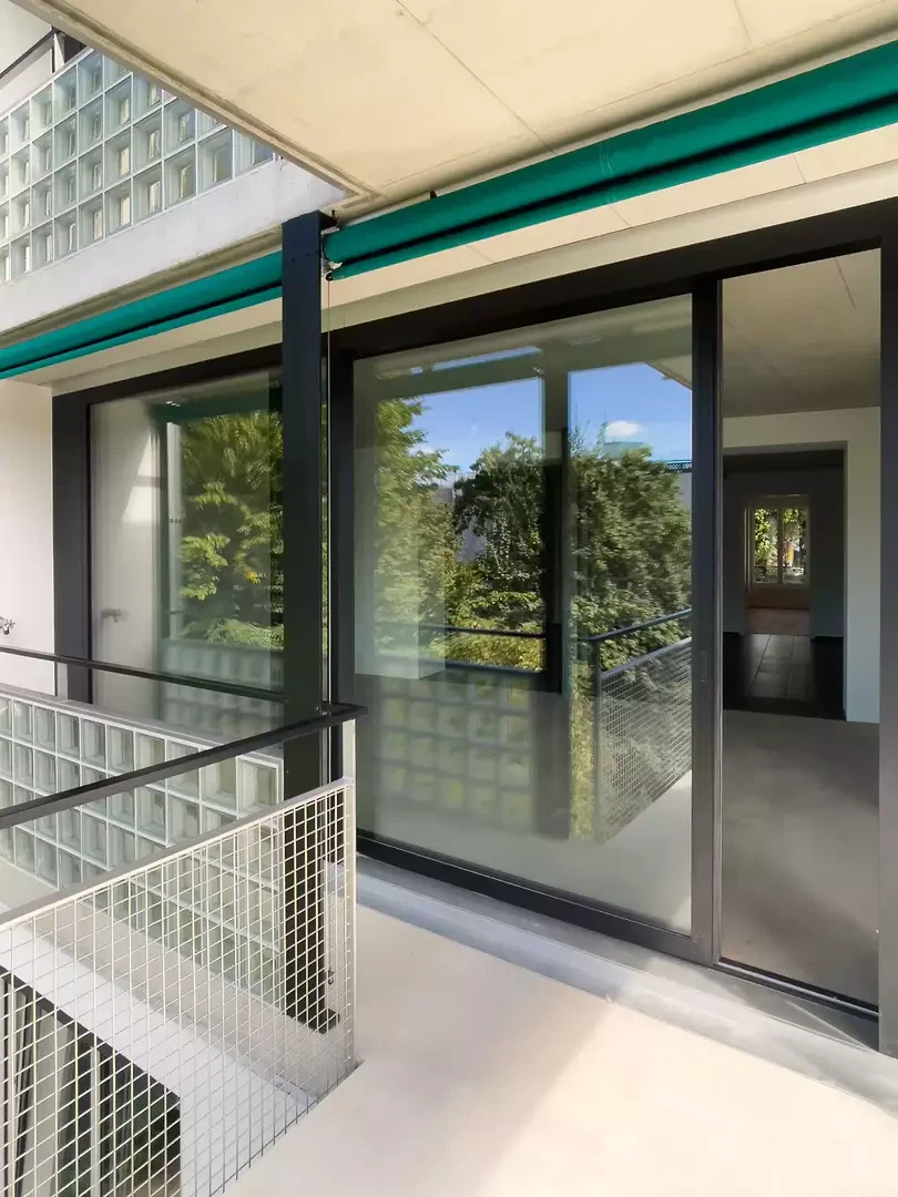 Mehrfamilienhaus an der Limmat II – Blick vom Balkon durch die Wohnung