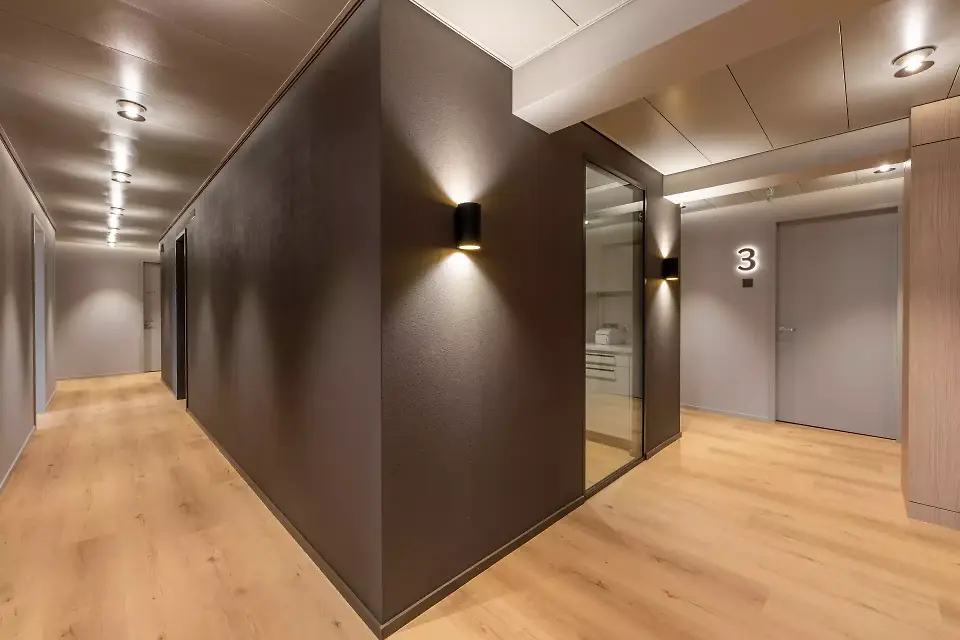 Kernzone mit Sterilistationsraum, Garderobe und Lager