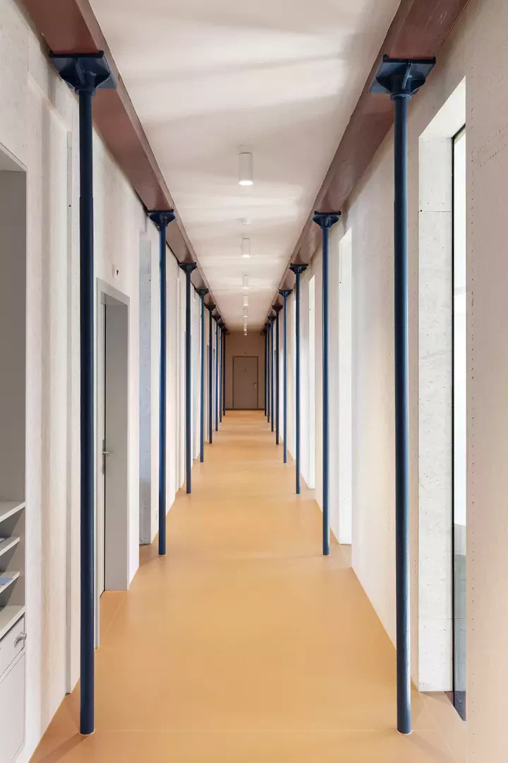 Neuer Korridor im Bürogeschoss