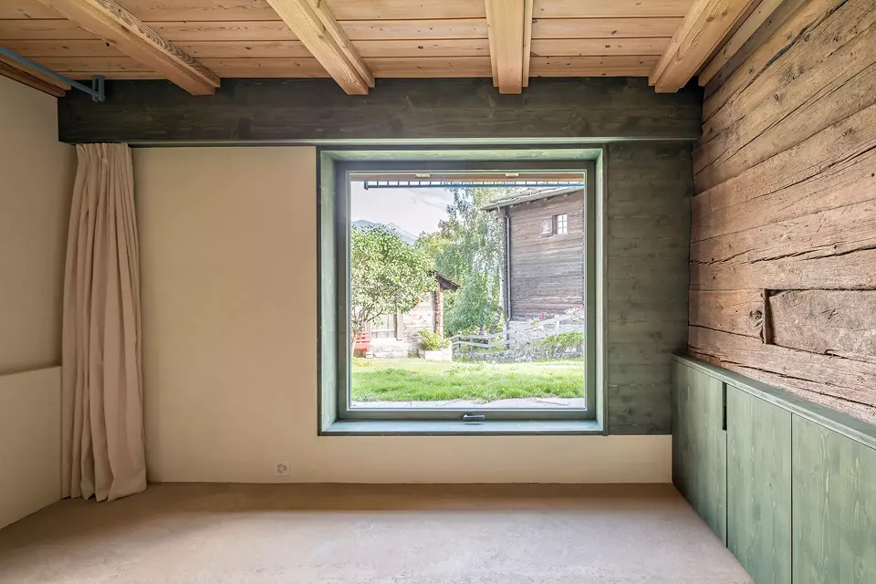Schlafraum mit Ausblick / ehemalige Garage