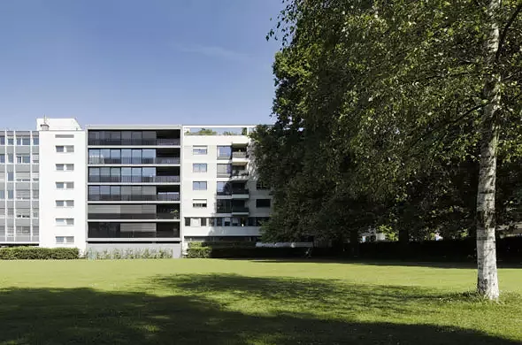 Fassade zur Baurwiese