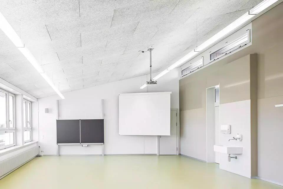 Ecole Säget, salle d'enseignement_H+R
