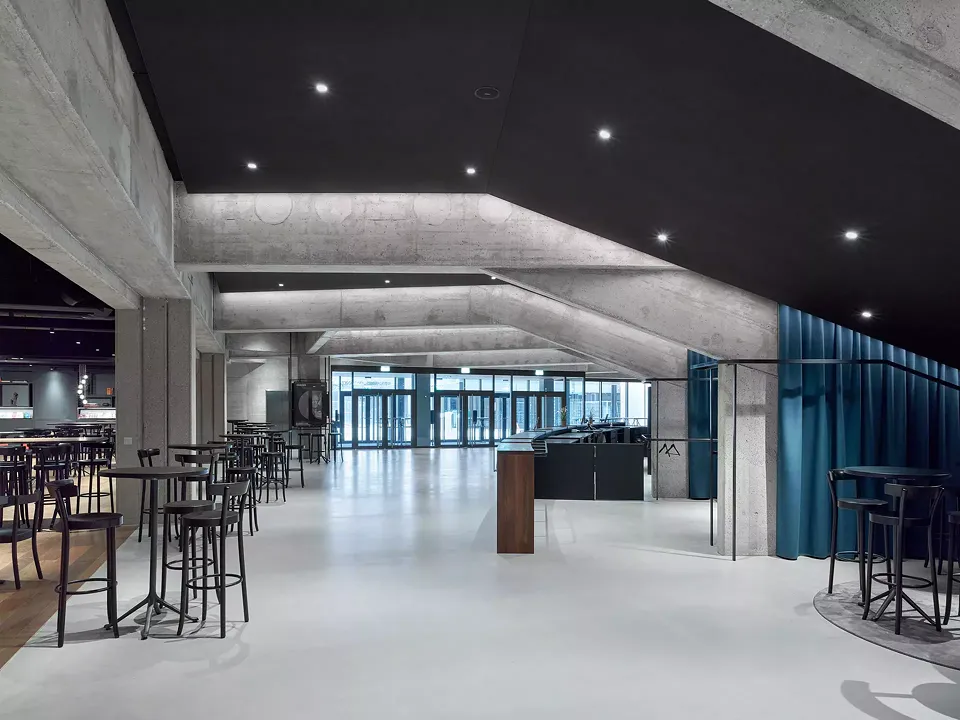 Hall d'entrée et cafétéria