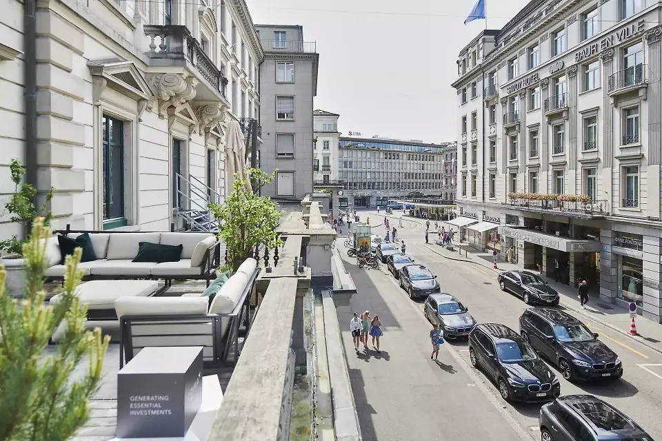 Blick auf die Strasse