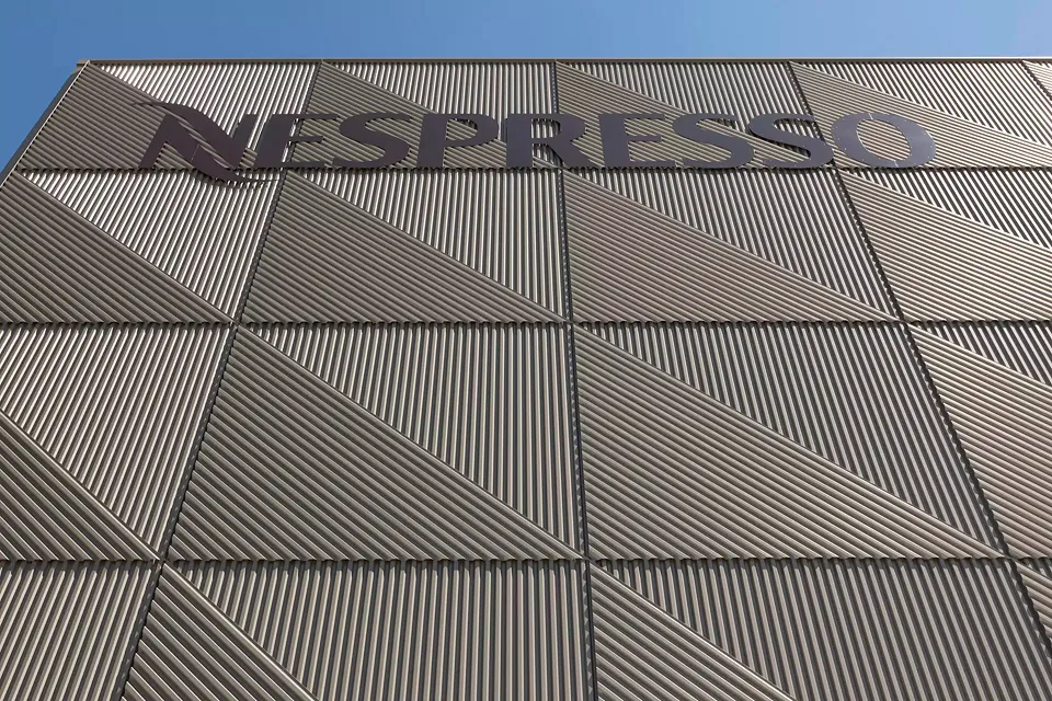 Fassade mit Nespresso-Logo