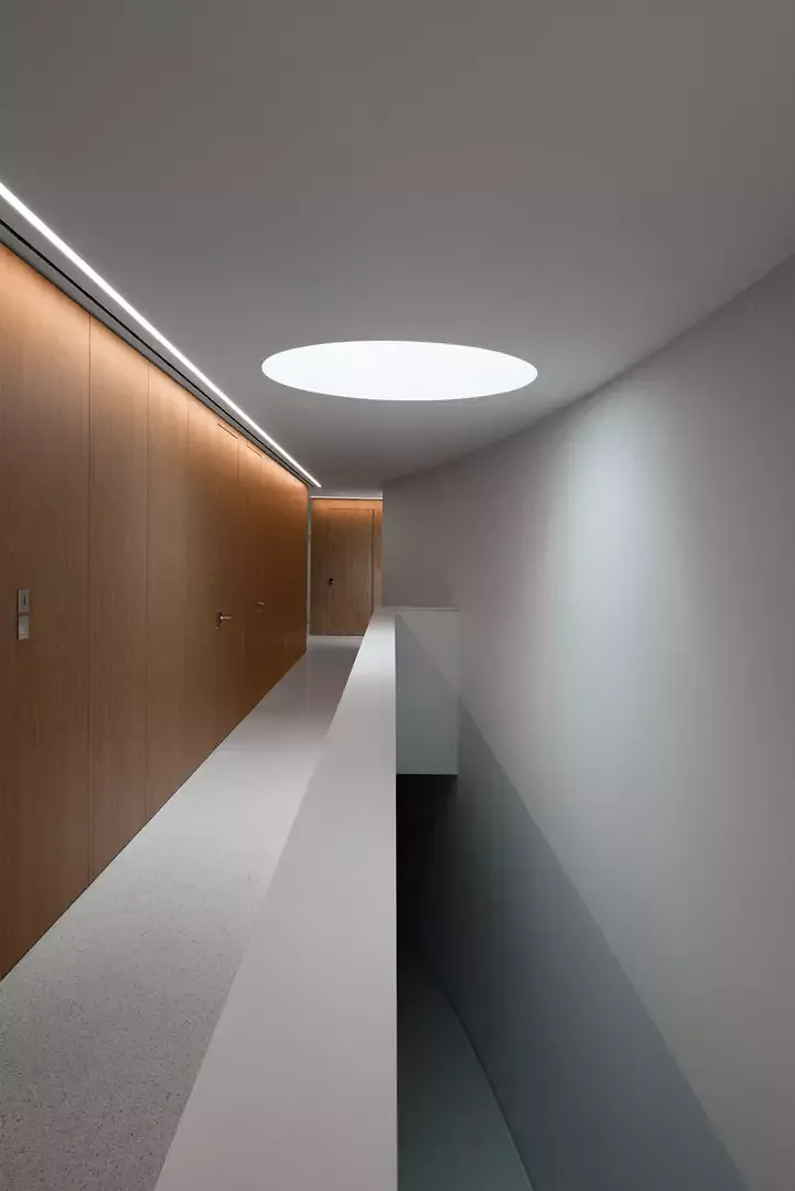 intérieure_ detail sur le vide-couloir