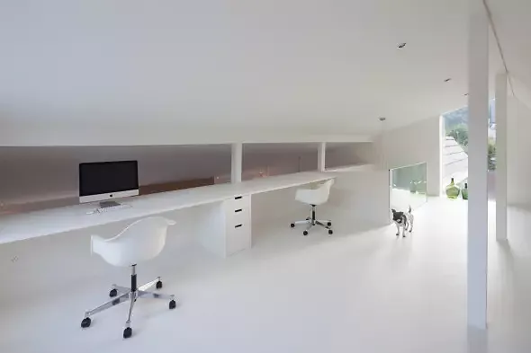 Arbeitsplatz im OG mit offenen Blick im Wohnbereich ©: Börje Müller-Nolasco, Basel