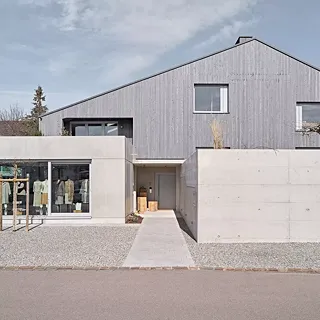 Wohnhaus mit Couture-Atelier und Eventagentur