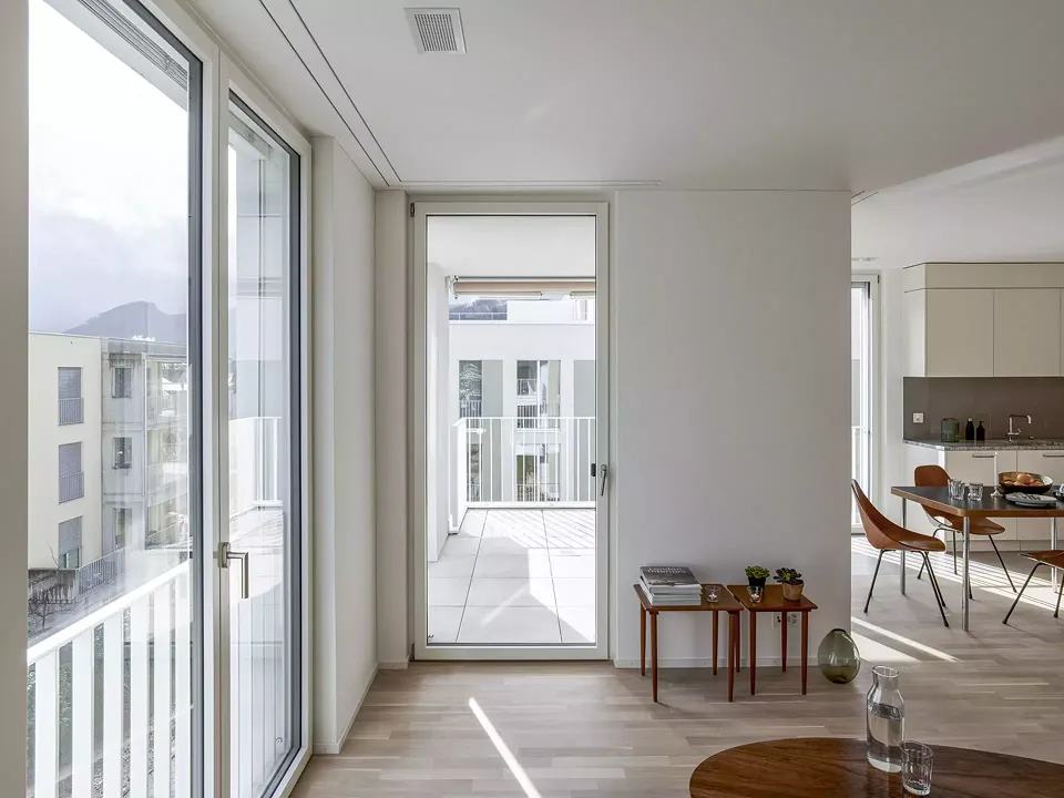 Wohnzimmer mit Blick auf Loggia