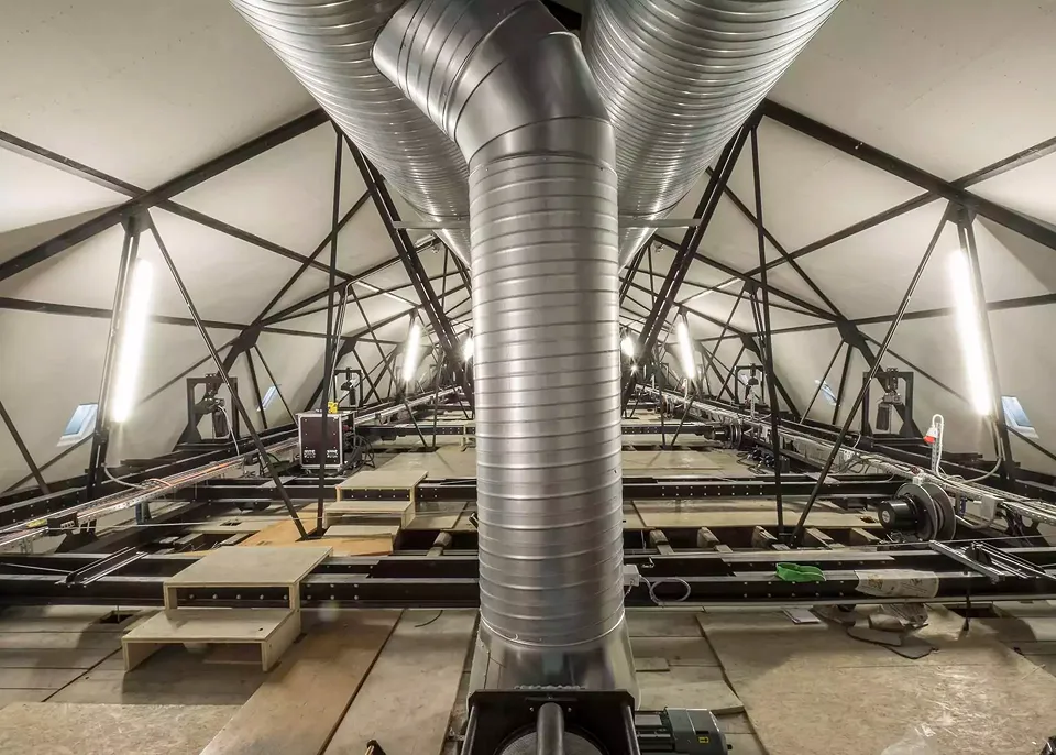 Dachstock mit Technik