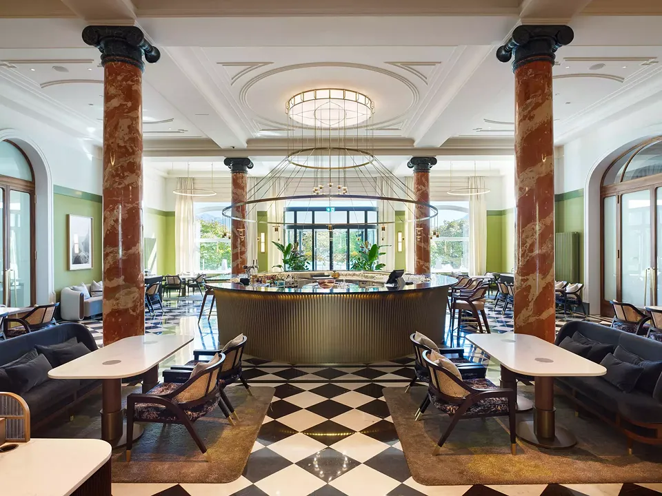 Innen Halle Bar