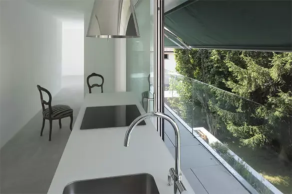Das Einfamilienhaus / Küchenraum wird Aussenraum mit Loggia