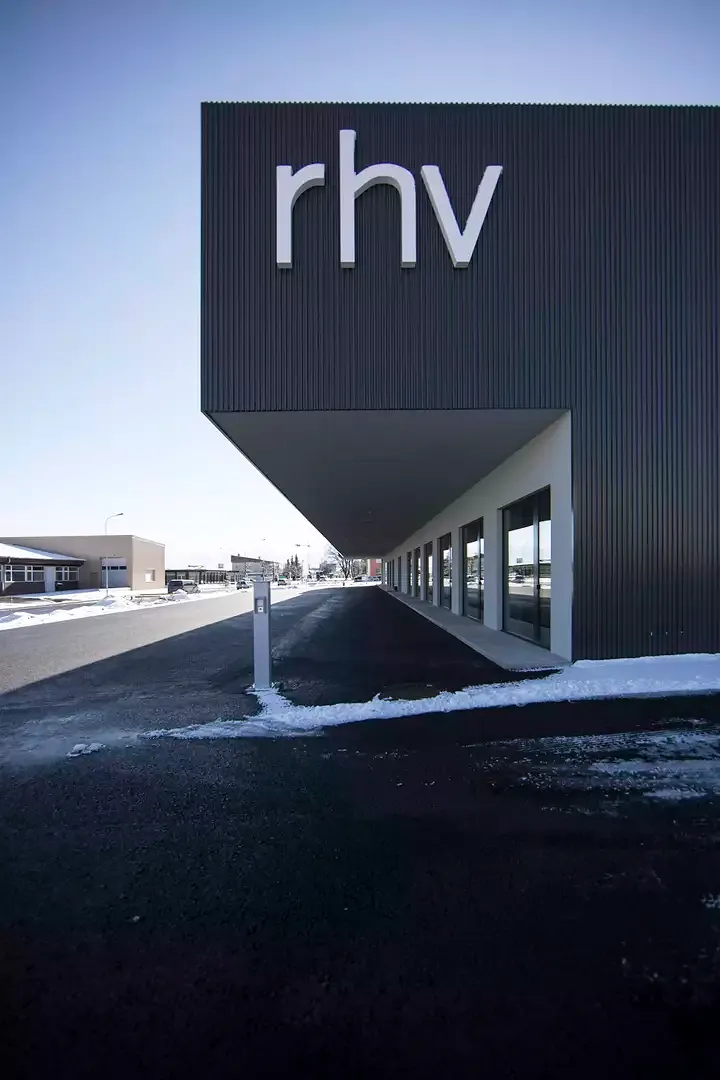 Schriftzug Firmensitz RhV