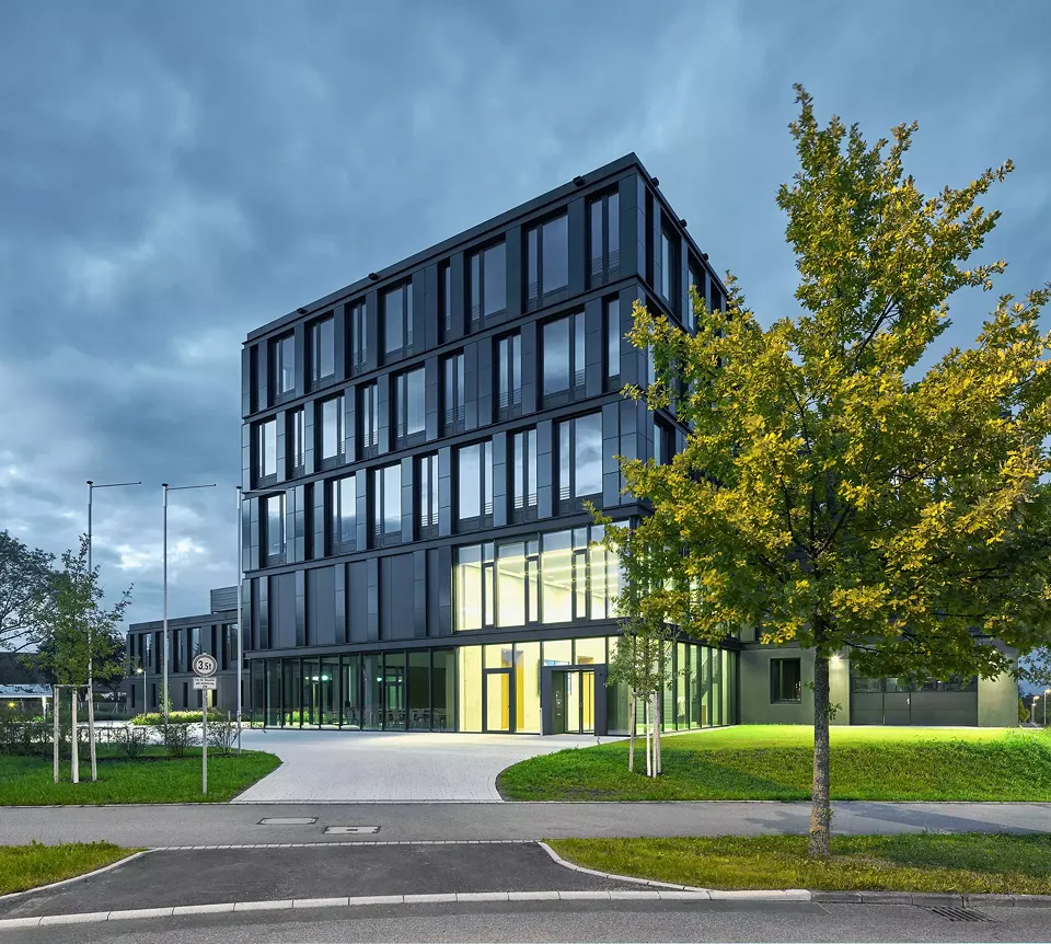 Institutsgebäude für das Zentrum für Sonnenenergie- und Wasserstoff-Forschung Baden-Württemberg (ZSW) , Stuttgart Henning Larsen Architects, München