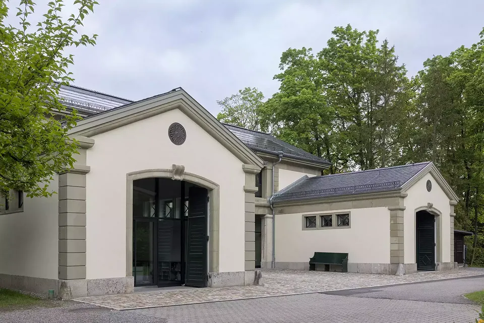   Aussenansicht Ostfassade am Tag