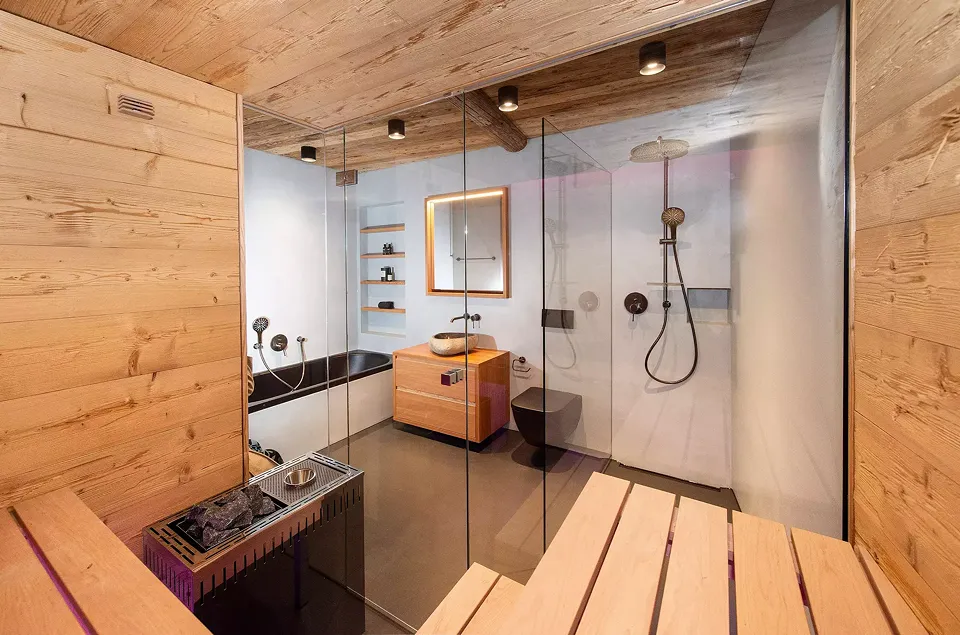 Sauna intégré dans la salle de bain principale