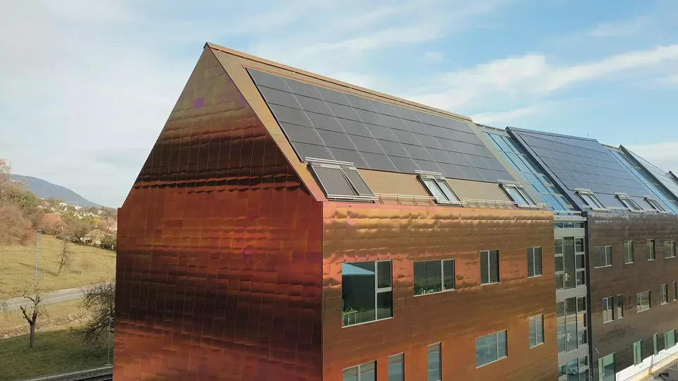 VUE TOITURE AVEC PRODUCTION ENERGIE SOLAIRE