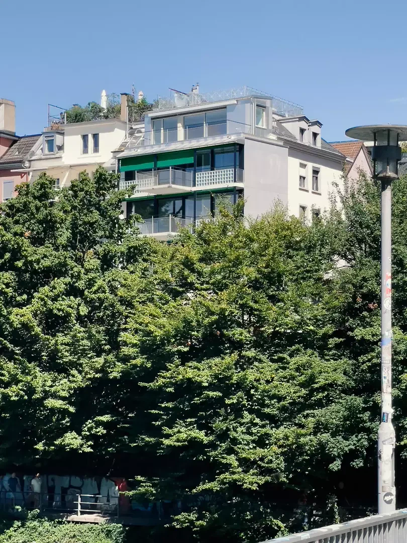Mehrfamilienhaus an der Limmat II – Blick vom Lettensteg