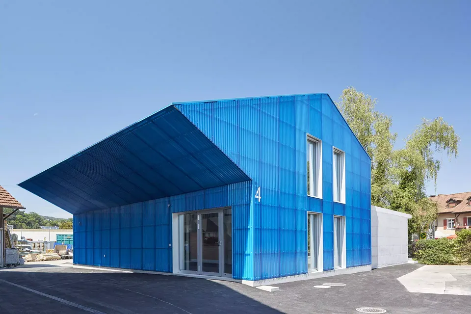 Conversion de la grange aux immeubles de bureaux et commerciaux