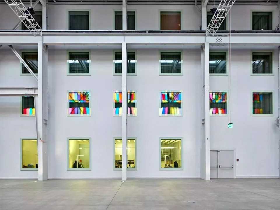 Eventhalle 37_Innenansicht Fensterfront