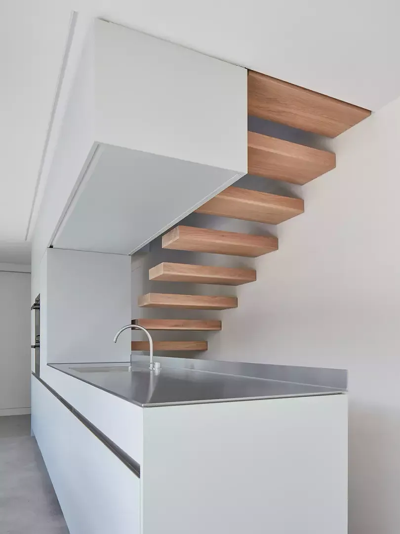 Küche und Treppe