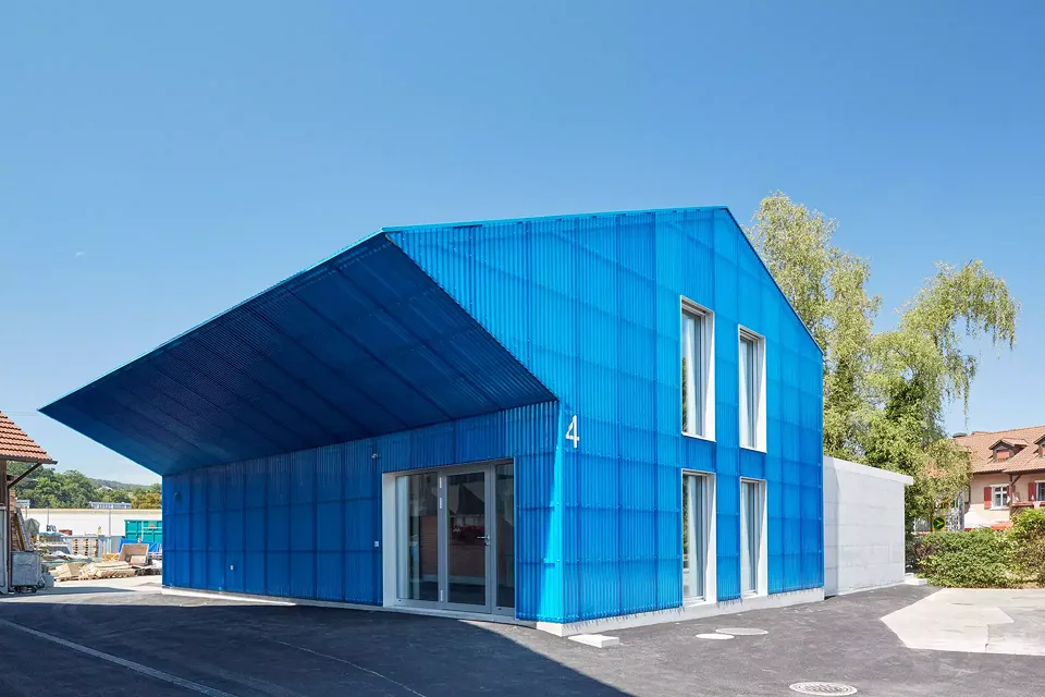 Conversion de la grange aux immeubles de bureaux et commerciaux