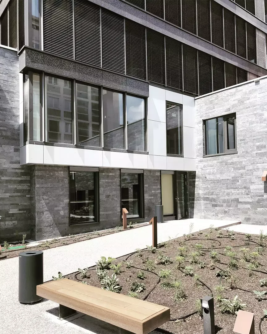 Accès au jardin depuis le bâtiment