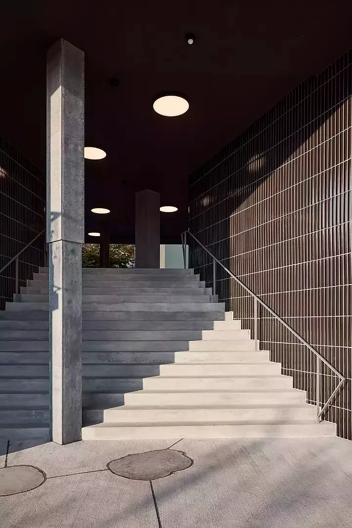 Escalier extérieur menant à l'entrée