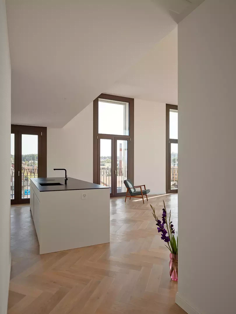 überhoher Wohnraum Attikageschoss