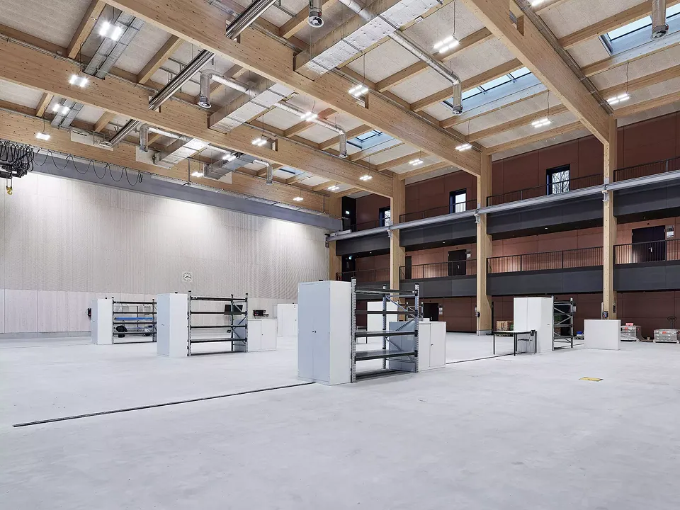 Hohe Halle Rückwand
