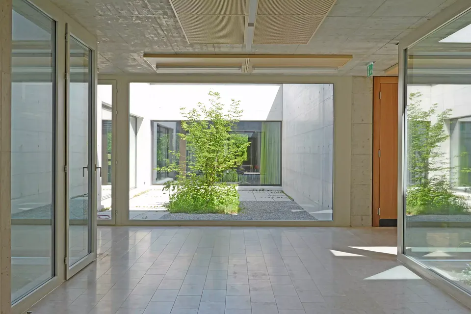 Querverbindung Altbau zu Erweiterungsneubau