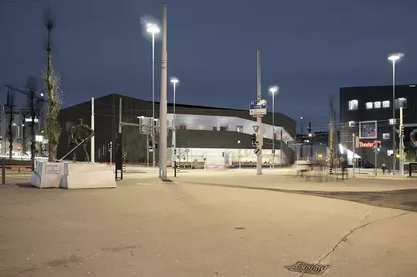 Aussenvisualisierung, Blick Richtung Eingang in das Gebäude, rechts angeschnitten das Theater 11