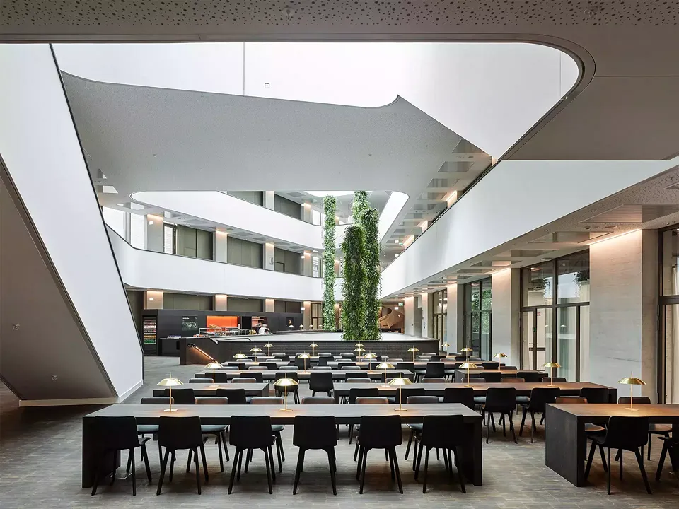 Foyer und Cafeteria