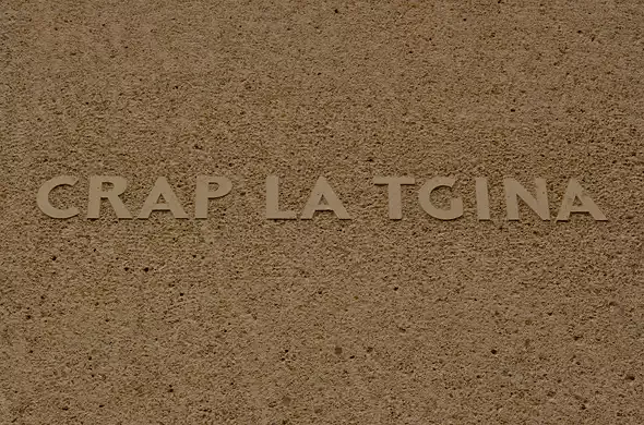 Schriftzug Hausname an der Fassade