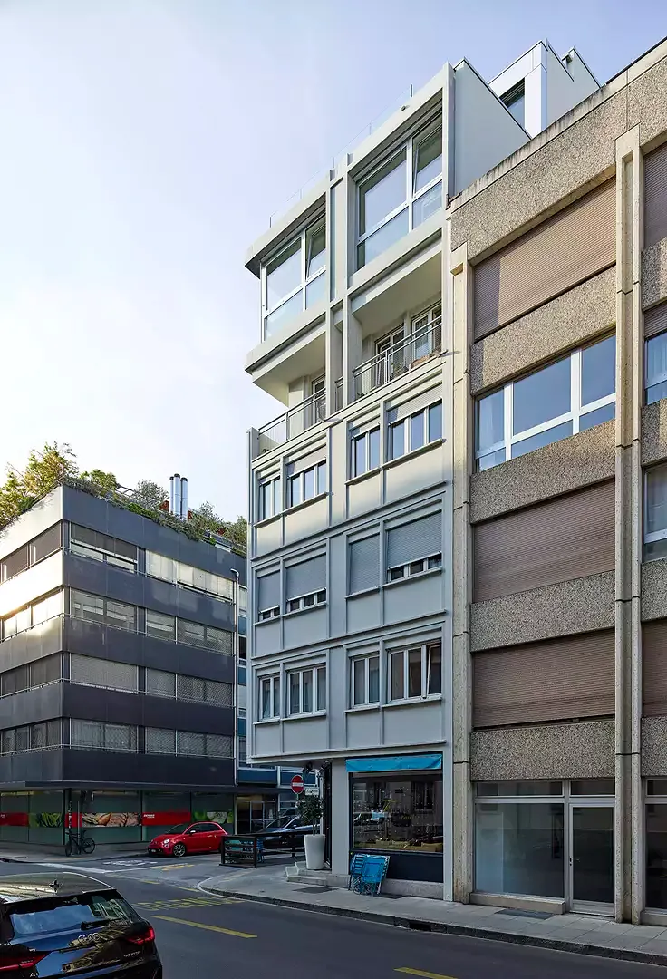 Façade sur la rue du vieux billard