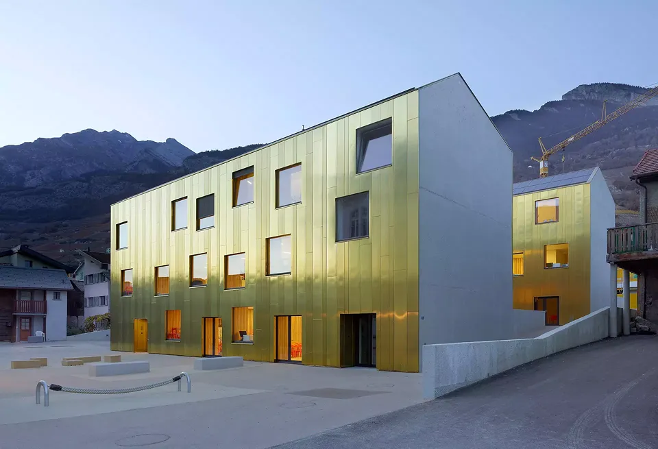 crèche vétroz uape sud nuit