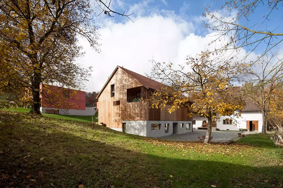 Sicht mit Mühle und Häusern