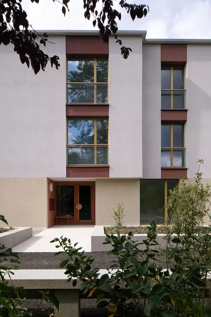 Ostfassade mit eingezogenem Hauseingang