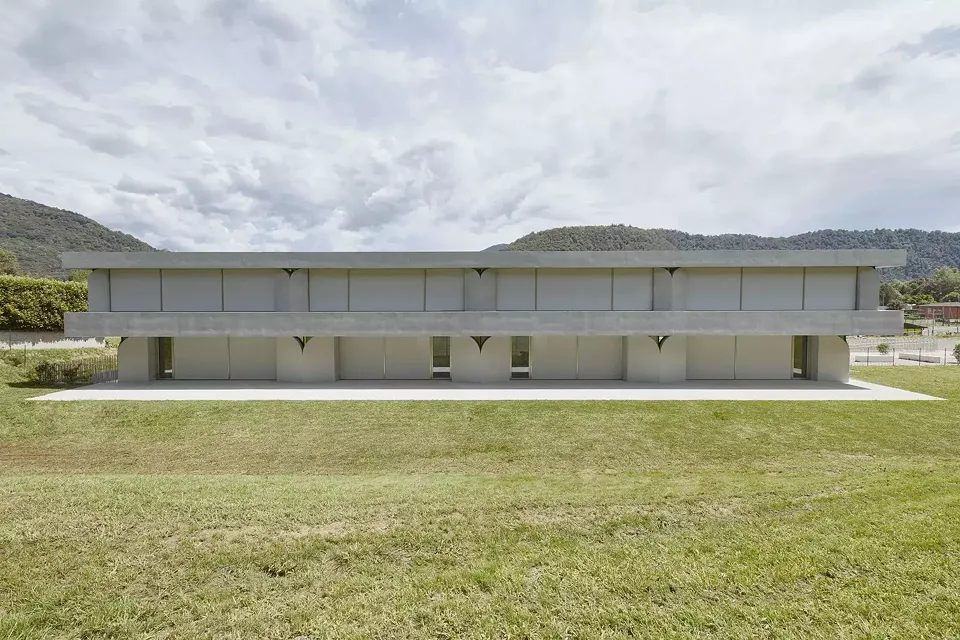 Façade est
