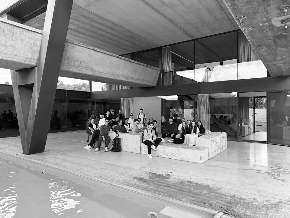 Empilage et assemblage d'éléments préfabriqués en béton réutilisés, Hemeroscopium House, voyage-séminaire Madrid & Cordoue, photo de groupe
