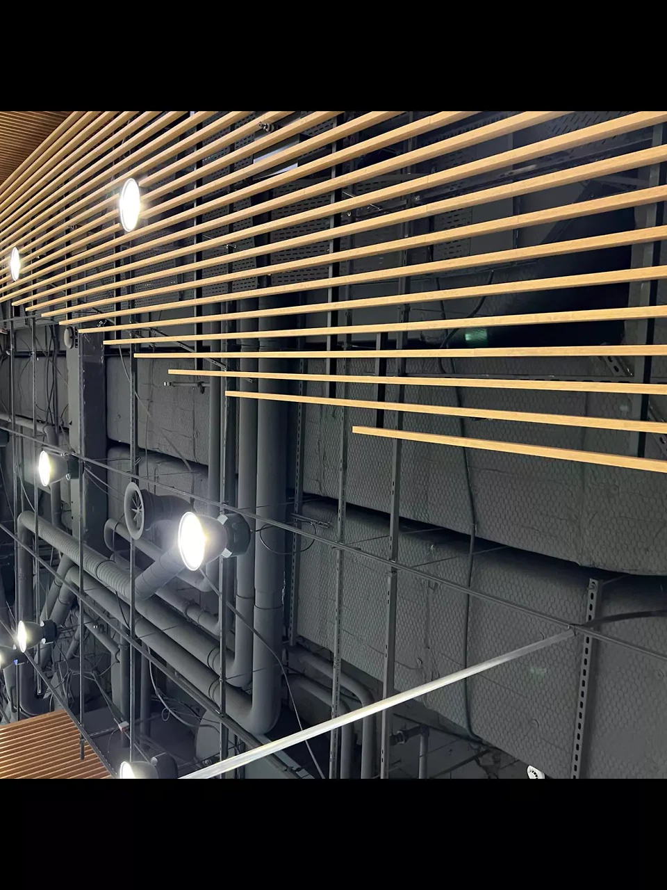 Reuse Holz: Deckenbekleidung aus Holz