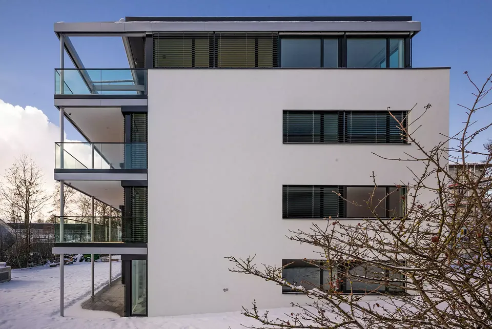 Ostfassade Mehrfamilienhaus Bülach