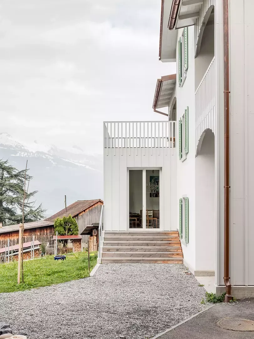 Le nouvel annexe situé à la façade sud