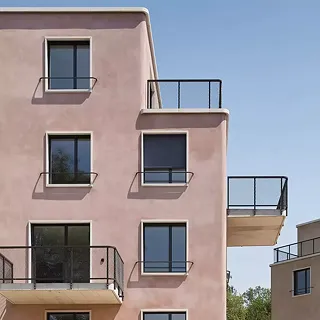 Maisons multifamiliales en maçonnerie monolitique